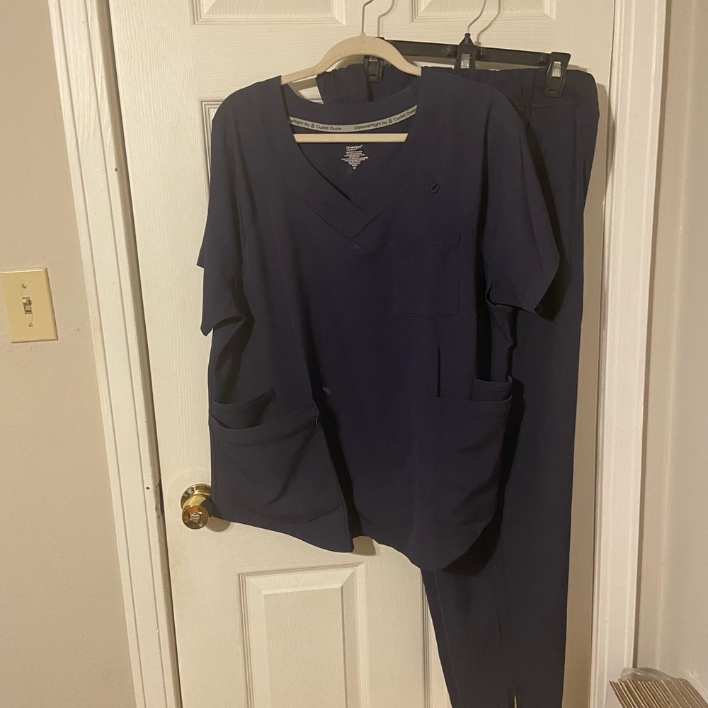 Women's Navy Scrub Set - V-Neck Top & Pants